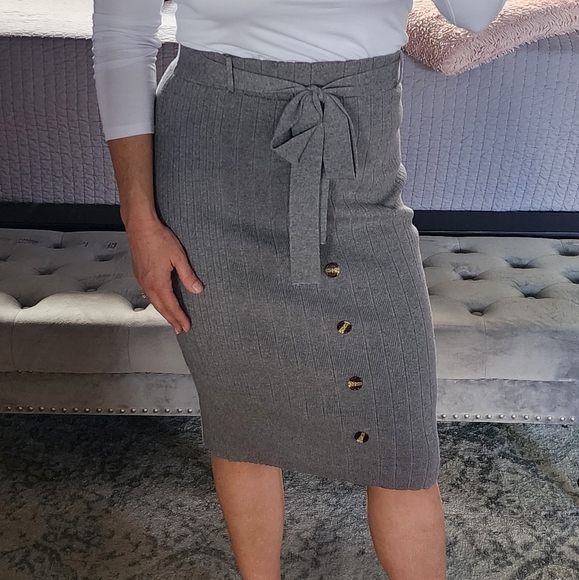 Gray sweater pencil skirt - Picture 4 of 15